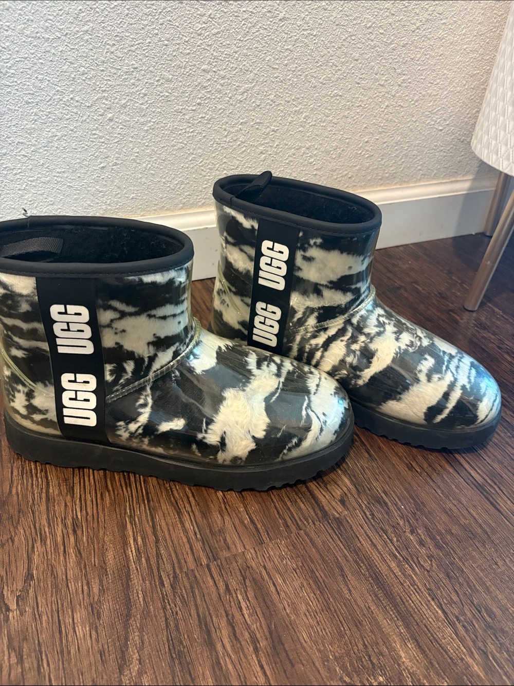 UGG Kids Black & White Tie-Dye Short Rain Boots